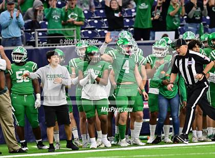 Thumbnail 1 in Cuero vs. Silsbee (UIL 4A Div 2 Region 3 Final) photogallery.