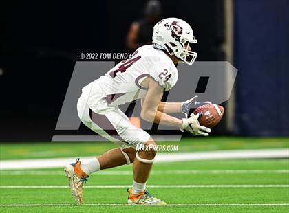 Thumbnail 2 in Cuero vs. Silsbee (UIL 4A Div 2 Region 3 Final) photogallery.