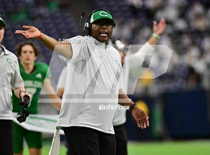 Thumbnail 1 in Cuero vs. Silsbee (UIL 4A Div 2 Region 3 Final) photogallery.