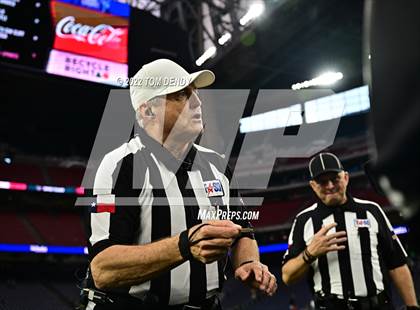 Thumbnail 3 in Cuero vs. Silsbee (UIL 4A Div 2 Region 3 Final) photogallery.