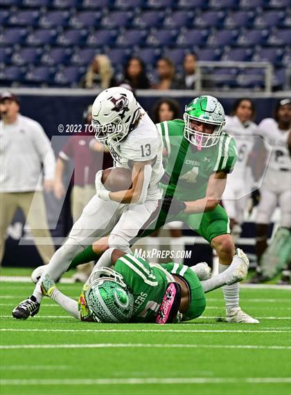 Thumbnail 1 in Cuero vs. Silsbee (UIL 4A Div 2 Region 3 Final) photogallery.