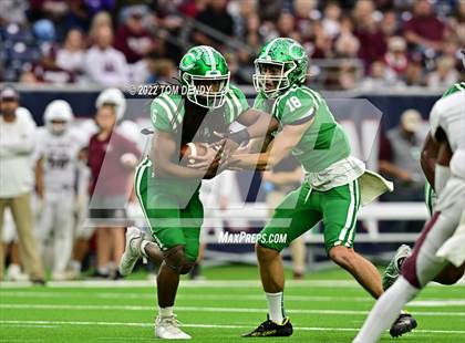 Thumbnail 3 in Cuero vs. Silsbee (UIL 4A Div 2 Region 3 Final) photogallery.