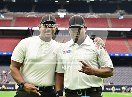 Thumbnail 1 in Cuero vs. Silsbee (UIL 4A Div 2 Region 3 Final) photogallery.