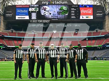 Thumbnail 2 in Cuero vs. Silsbee (UIL 4A Div 2 Region 3 Final) photogallery.