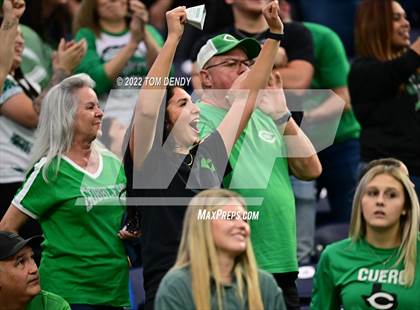 Thumbnail 2 in Cuero vs. Silsbee (UIL 4A Div 2 Region 3 Final) photogallery.