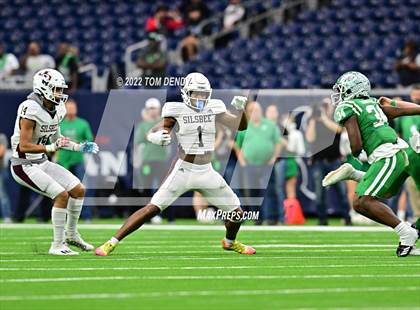Thumbnail 1 in Cuero vs. Silsbee (UIL 4A Div 2 Region 3 Final) photogallery.