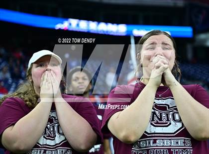 Thumbnail 1 in Cuero vs. Silsbee (UIL 4A Div 2 Region 3 Final) photogallery.