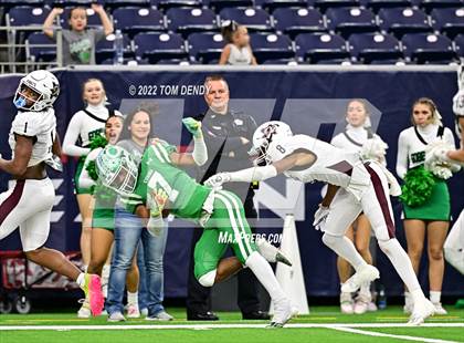 Thumbnail 1 in Cuero vs. Silsbee (UIL 4A Div 2 Region 3 Final) photogallery.