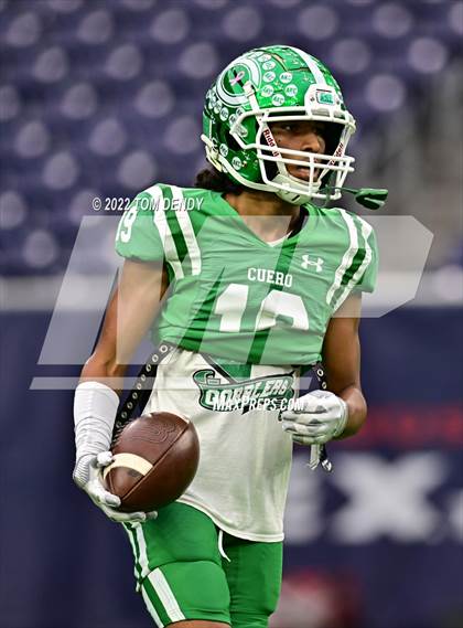Thumbnail 2 in Cuero vs. Silsbee (UIL 4A Div 2 Region 3 Final) photogallery.