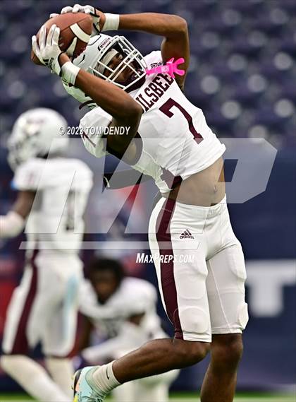 Thumbnail 1 in Cuero vs. Silsbee (UIL 4A Div 2 Region 3 Final) photogallery.