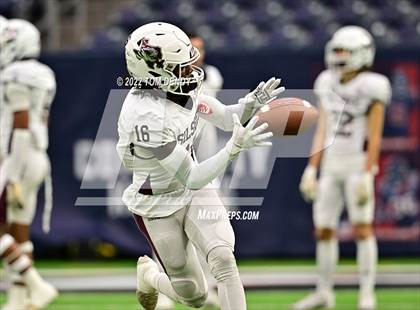 Thumbnail 3 in Cuero vs. Silsbee (UIL 4A Div 2 Region 3 Final) photogallery.