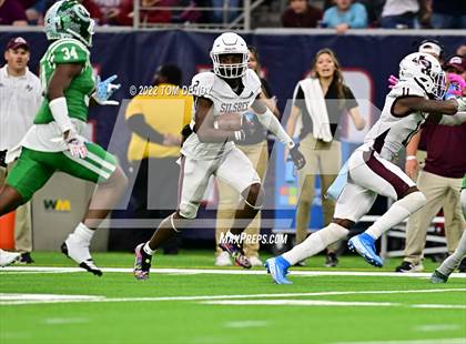 Thumbnail 1 in Cuero vs. Silsbee (UIL 4A Div 2 Region 3 Final) photogallery.