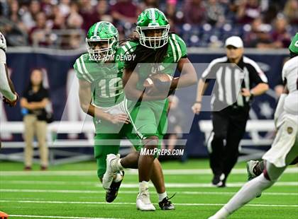 Thumbnail 1 in Cuero vs. Silsbee (UIL 4A Div 2 Region 3 Final) photogallery.