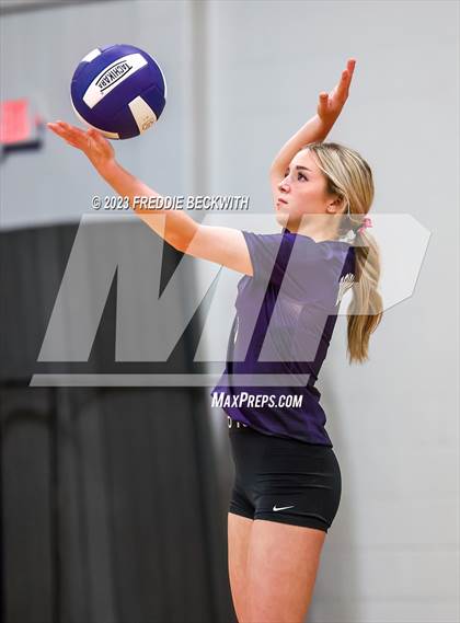 Thumbnail 3 in Howe @ Bonham photogallery.