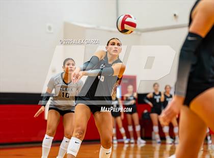 Thumbnail 1 in Canyon vs. Clark photogallery.