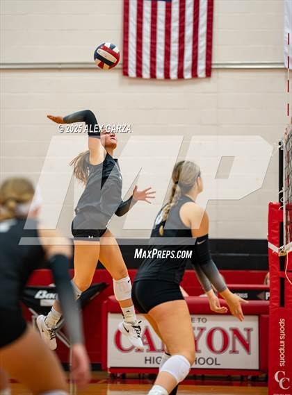Thumbnail 2 in Canyon vs. Clark photogallery.