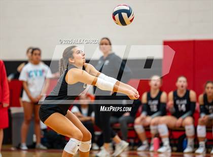 Thumbnail 3 in Canyon vs. Clark photogallery.
