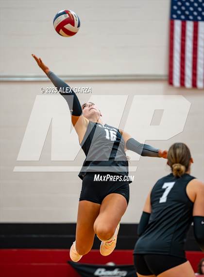 Thumbnail 1 in Canyon vs. Clark photogallery.