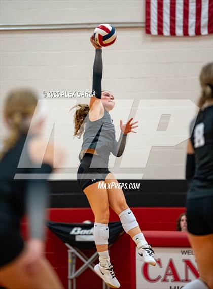 Thumbnail 1 in Canyon vs. Clark photogallery.