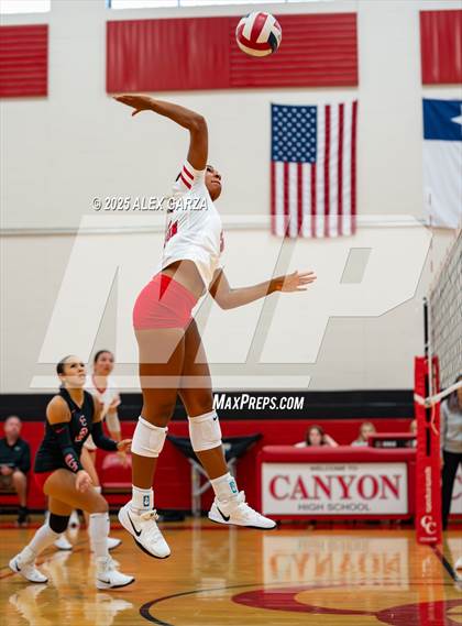 Thumbnail 1 in Canyon vs. Clark photogallery.