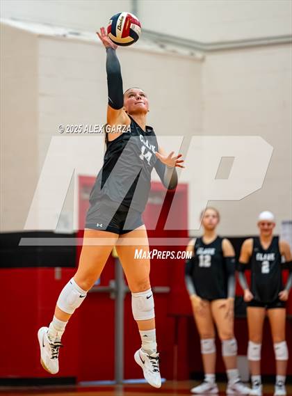 Thumbnail 1 in Canyon vs. Clark photogallery.