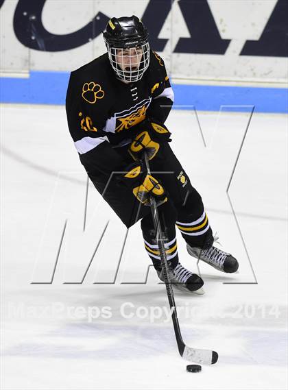 Thumbnail 2 in Daniel Hand vs. East Catholic (CIAC DII Semifinal) photogallery.