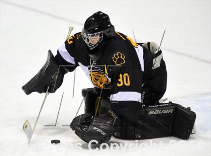 Thumbnail 3 in Daniel Hand vs. East Catholic (CIAC DII Semifinal) photogallery.