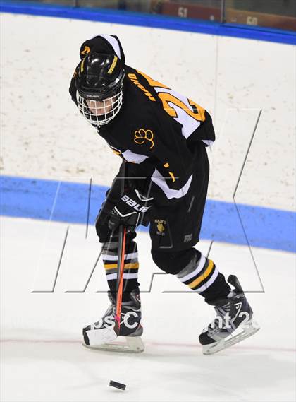 Thumbnail 3 in Daniel Hand vs. East Catholic (CIAC DII Semifinal) photogallery.