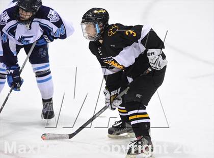 Thumbnail 1 in Daniel Hand vs. East Catholic (CIAC DII Semifinal) photogallery.