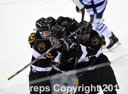 Thumbnail 2 in Daniel Hand vs. East Catholic (CIAC DII Semifinal) photogallery.