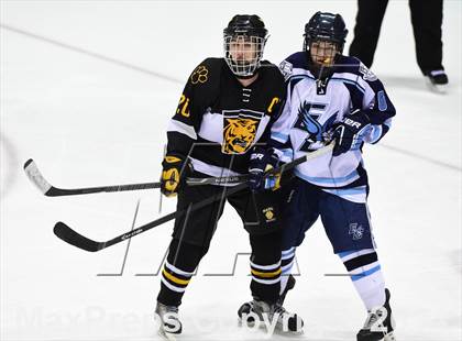 Thumbnail 3 in Daniel Hand vs. East Catholic (CIAC DII Semifinal) photogallery.