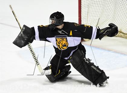 Thumbnail 3 in Daniel Hand vs. East Catholic (CIAC DII Semifinal) photogallery.