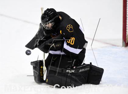 Thumbnail 1 in Daniel Hand vs. East Catholic (CIAC DII Semifinal) photogallery.