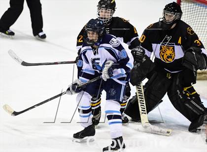 Thumbnail 3 in Daniel Hand vs. East Catholic (CIAC DII Semifinal) photogallery.