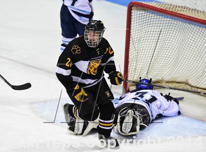 Thumbnail 2 in Daniel Hand vs. East Catholic (CIAC DII Semifinal) photogallery.
