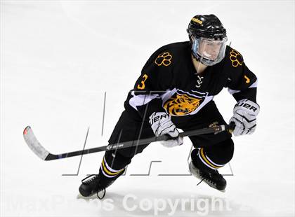 Thumbnail 2 in Daniel Hand vs. East Catholic (CIAC DII Semifinal) photogallery.