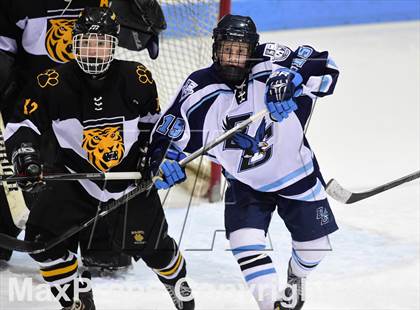 Thumbnail 3 in Daniel Hand vs. East Catholic (CIAC DII Semifinal) photogallery.