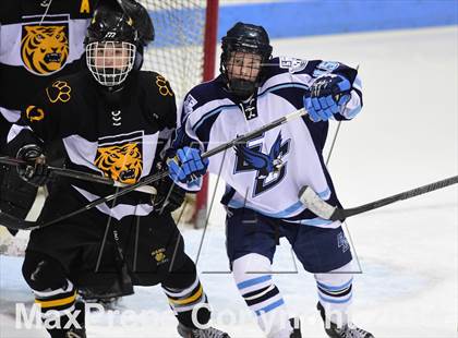 Thumbnail 2 in Daniel Hand vs. East Catholic (CIAC DII Semifinal) photogallery.