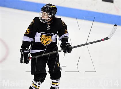 Thumbnail 2 in Daniel Hand vs. East Catholic (CIAC DII Semifinal) photogallery.