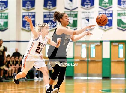 Thumbnail 1 in West vs Spring Valley (Gator Winter Classic) photogallery.