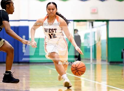 Thumbnail 1 in West vs Spring Valley (Gator Winter Classic) photogallery.