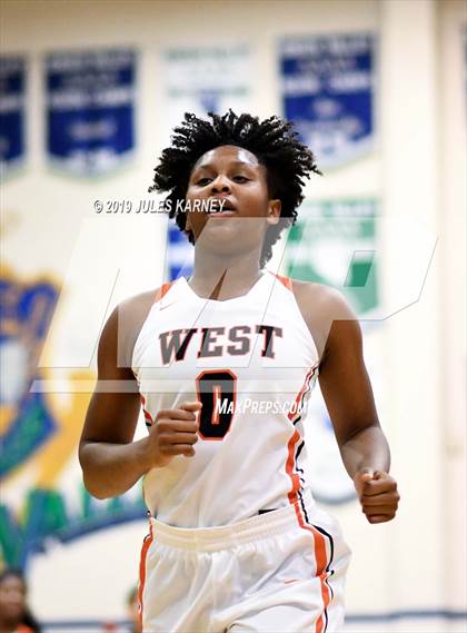 Thumbnail 1 in West vs Spring Valley (Gator Winter Classic) photogallery.