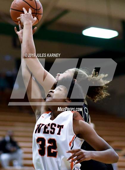 Thumbnail 1 in West vs Spring Valley (Gator Winter Classic) photogallery.