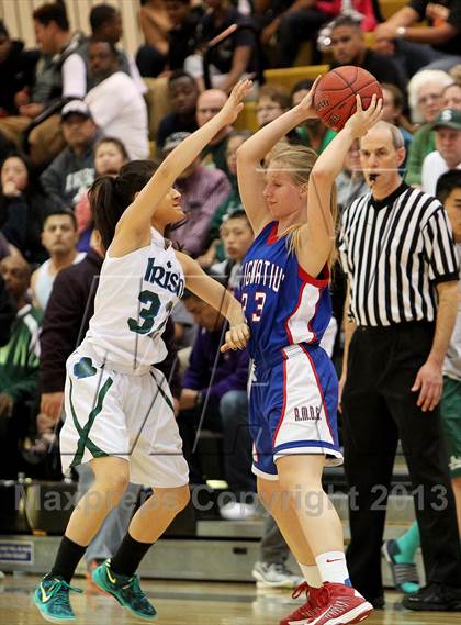 Thumbnail 1 in St. Ignatius vs. Sacred Heart Cathedral (CIF NorCal Regional D3 Final) photogallery.