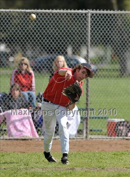 Thumbnail 3 in Galt vs. Pioneer (Land Park Easter Tournament) photogallery.