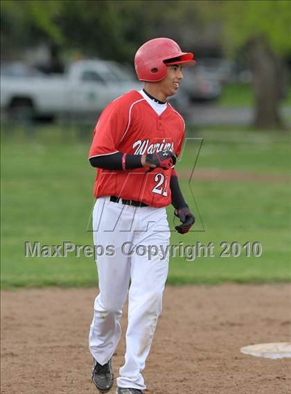 Thumbnail 1 in Galt vs. Pioneer (Land Park Easter Tournament) photogallery.