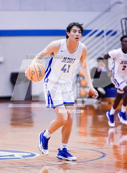 Thumbnail 1 in Sumner @ Jesuit  (Invitational) photogallery.