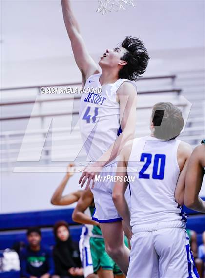 Thumbnail 3 in Sumner @ Jesuit  (Invitational) photogallery.