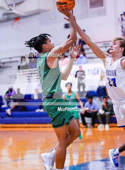 Thumbnail 2 in Sumner @ Jesuit  (Invitational) photogallery.