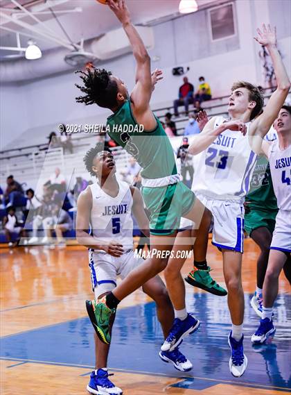 Thumbnail 1 in Sumner @ Jesuit  (Invitational) photogallery.